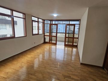 Alquiler de amplio departamento de 170 M2 en Chacarilla del Estanque – Surco