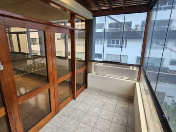 Alquiler de amplio departamento de 170 M2 en Chacarilla del Estanque – Surco