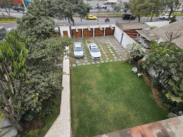 Alquiler de amplio departamento de 170 M2 en Chacarilla del Estanque – Surco