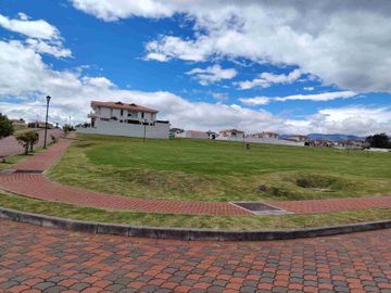 Vendo casa de una planta en el Valle de los Chillos.