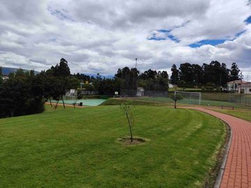 Vendo casa de una planta en el Valle de los Chillos.