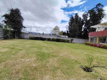 Vendo casa de una planta en el Valle de los Chillos.