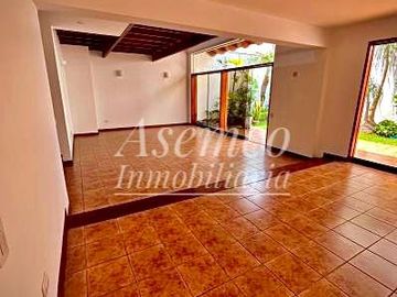 Venta de Moderna Casa en Chacarilla del Estanque – Surco