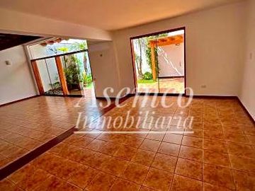 Venta de Moderna Casa en Chacarilla del Estanque – Surco