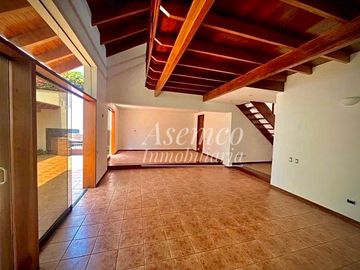 Venta de Moderna Casa en Chacarilla del Estanque – Surco