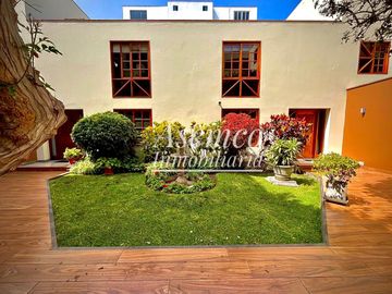 Venta de Moderna Casa en Chacarilla del Estanque – Surco