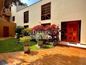 Venta de Moderna Casa en Chacarilla del Estanque – Surco