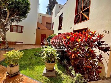 Venta de Moderna Casa en Chacarilla del Estanque – Surco
