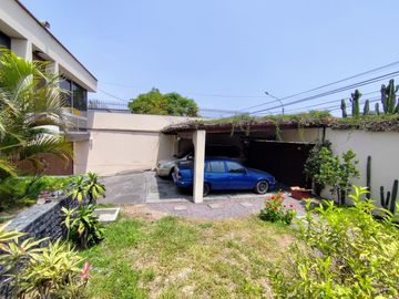 VENDO CASA COMO TERRENO, A MTS DE AV JAVIER PRADO CDRA 55, RES. MONTERRICO