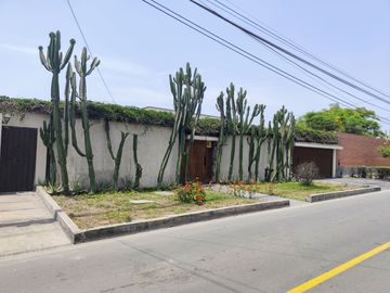 VENDO CASA COMO TERRENO, A MTS DE AV JAVIER PRADO CDRA 55, RES. MONTERRICO