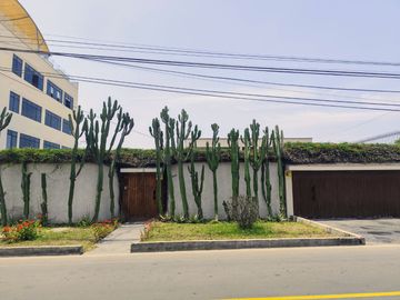 VENDO CASA COMO TERRENO, A MTS DE AV JAVIER PRADO CDRA 55, RES. MONTERRICO
