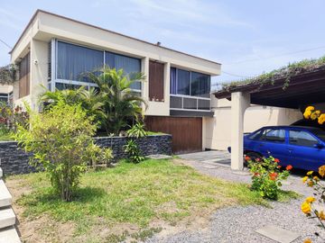VENDO CASA COMO TERRENO, A MTS DE AV JAVIER PRADO CDRA 55, RES. MONTERRICO