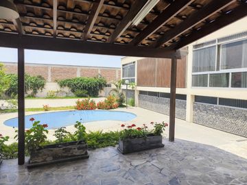 VENDO CASA COMO TERRENO, A MTS DE AV JAVIER PRADO CDRA 55, RES. MONTERRICO