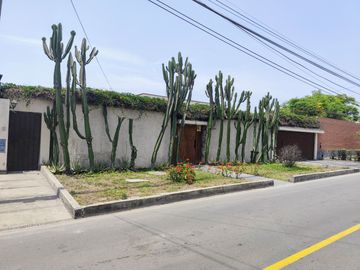 VENDO CASA COMO TERRENO, A MTS DE AV JAVIER PRADO CDRA 55, RES. MONTERRICO