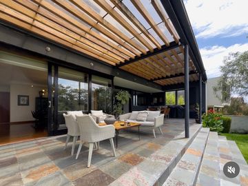 VENDO HERMOSA CASA URB RANCHO SAN FRANCISCO - MIRAVALLE - CUMBAYA