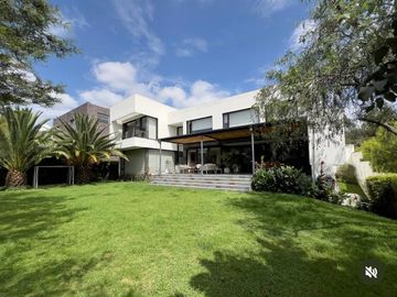 VENDO HERMOSA CASA URB RANCHO SAN FRANCISCO - MIRAVALLE - CUMBAYA