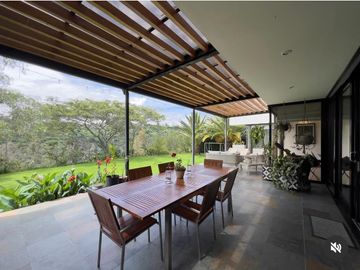 VENDO HERMOSA CASA URB RANCHO SAN FRANCISCO - MIRAVALLE - CUMBAYA