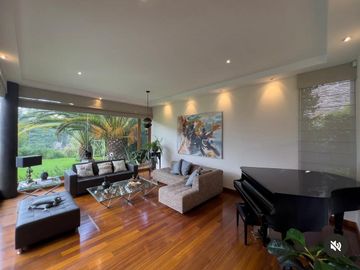VENDO HERMOSA CASA URB RANCHO SAN FRANCISCO - MIRAVALLE - CUMBAYA