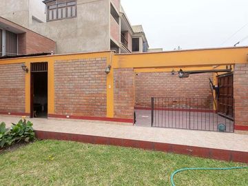 VENDO CASA COMO TERRENO SANTIAGO DE SURCO BAJO DE PRECIO ¨¨