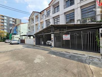 ขายทาวน์โฮม 3 ชั้น 20 ตารางวา สุขุมวิท 52 ใกล้ BTS อ่อนนุช & ทางด่วน พื้นที่ใช้สอย 200 ตารางเมตร พร้อมอยู่