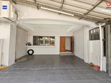 ขายทาวน์โฮม 3 ชั้น 20 ตารางวา สุขุมวิท 52 ใกล้ BTS อ่อนนุช & ทางด่วน พื้นที่ใช้สอย 200 ตารางเมตร พร้อมอยู่