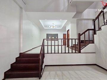 ขายทาวน์โฮม 3 ชั้น 20 ตารางวา สุขุมวิท 52 ใกล้ BTS อ่อนนุช & ทางด่วน พื้นที่ใช้สอย 200 ตารางเมตร พร้อมอยู่