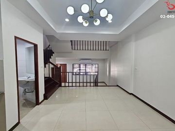 ขายทาวน์โฮม 3 ชั้น 20 ตารางวา สุขุมวิท 52 ใกล้ BTS อ่อนนุช & ทางด่วน พื้นที่ใช้สอย 200 ตารางเมตร พร้อมอยู่