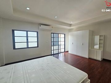 ขายทาวน์โฮม 3 ชั้น 20 ตารางวา สุขุมวิท 52 ใกล้ BTS อ่อนนุช & ทางด่วน พื้นที่ใช้สอย 200 ตารางเมตร พร้อมอยู่