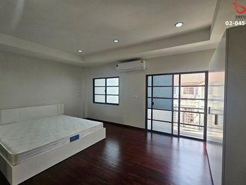 ขายทาวน์โฮม 3 ชั้น 20 ตารางวา สุขุมวิท 52 ใกล้ BTS อ่อนนุช & ทางด่วน พื้นที่ใช้สอย 200 ตารางเมตร พร้อมอยู่