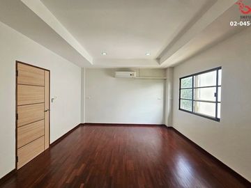 ขายทาวน์โฮม 3 ชั้น 20 ตารางวา สุขุมวิท 52 ใกล้ BTS อ่อนนุช & ทางด่วน พื้นที่ใช้สอย 200 ตารางเมตร พร้อมอยู่