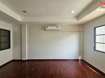 ขายทาวน์โฮม 3 ชั้น 20 ตารางวา สุขุมวิท 52 ใกล้ BTS อ่อนนุช & ทางด่วน พื้นที่ใช้สอย 200 ตารางเมตร พร้อมอยู่