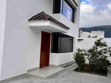 Hermosa casa de  venta en Caranqui