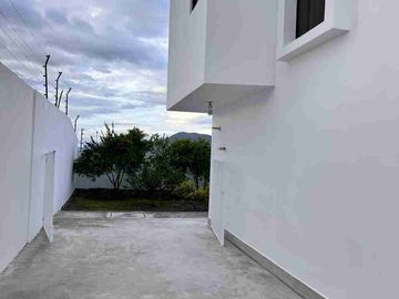 Hermosa casa de  venta en Caranqui
