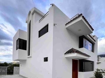 Hermosa casa de  venta en Caranqui
