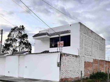 Hermosa casa de  venta en Caranqui