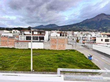 Hermosa casa de  venta en Caranqui