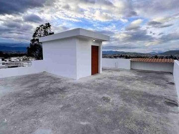 Hermosa casa de  venta en Caranqui