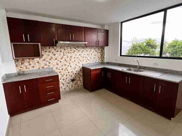 Hermosa casa de  venta en Caranqui