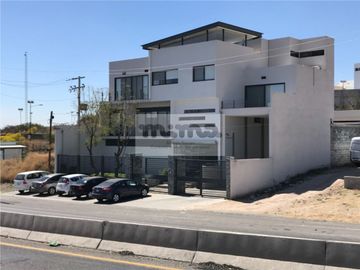 Oficinas en Venta en Colonia Real de Juriquilla, Querétaro.