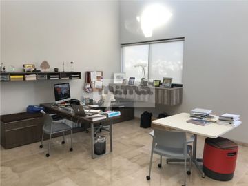 Oficinas en Venta en Colonia Real de Juriquilla, Querétaro.