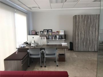 Oficinas en Venta en Colonia Real de Juriquilla, Querétaro.