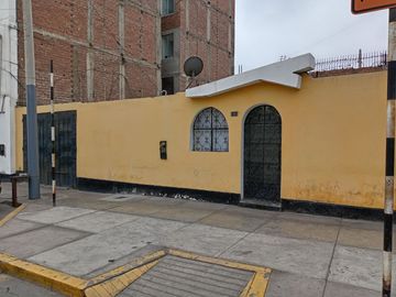 ¡Vendo Casa en Esquina! Av. Grau (ex Buenos Aires) 94m2