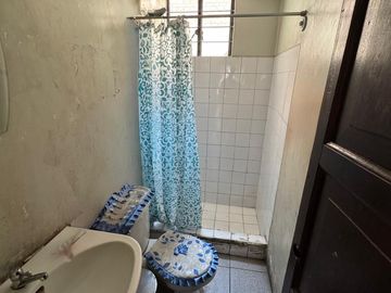 venta de casa como terreno en ingenieria a espaladas de habich us$ 170,000