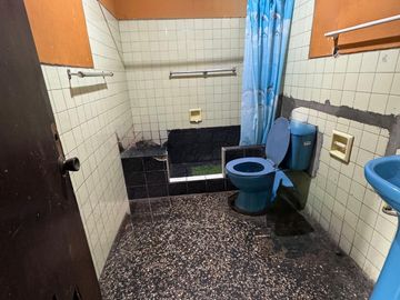 venta de casa como terreno en ingenieria a espaladas de habich us$ 170,000