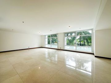 FOR SALE: 3 Bedroom in Two Roxas Triangle, Makati CBD