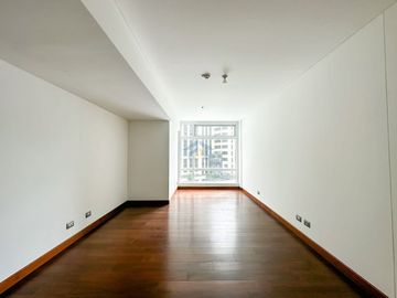 FOR SALE: 3 Bedroom in Two Roxas Triangle, Makati CBD