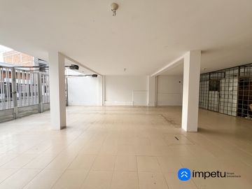 Departamento amplio con patio en venta en el Pucará