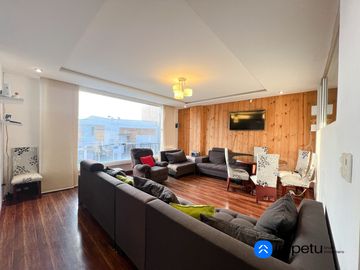 Departamento amplio con patio en venta en el Pucará