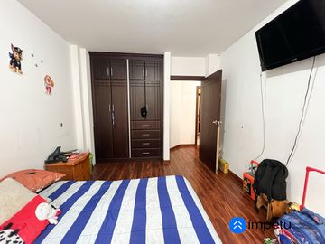 Departamento amplio con patio en venta en el Pucará