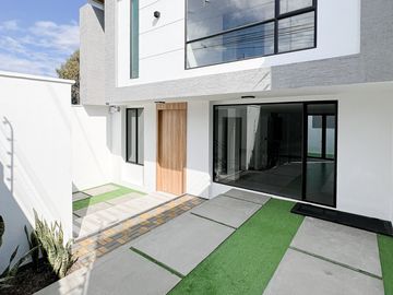Casa a estrenar de lujo en venta al sur de la ciudad